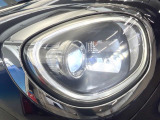 ●LEDヘッドライト:夜間走行時も良好な視界を確保し安心して運転できる高輝度LEDヘッドライトを装備!点灯速度が早く、消費電力も抑えられています。