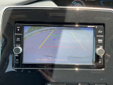 バックモニターで車庫入れや縦列駐車もらくらく、夜間でもはっきり見える高感度カラーカメラで車幅、距離表示機能付きです。