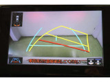 ハンドル操作に連動してガイドラインが変化するバックカメラ搭載です。クルマは構造上たくさんの死角がありますので、とても便利な機能ですね。あくまで補助の為の装備ですのでバックは目視での確認が大事ですよ!