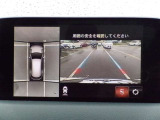 パノラミックビューモニター&バックモニター♪車両の前後左右に搭載した4つのカメラの映像を合成し、車を真上から見ているような映像を表示♪