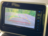 【バックカメラ】駐車時に後方がリアルタイム映像で確認できます。大型商業施設や立体駐車場での駐車時や、夜間のバック時に大活躍!運転スキルに関わらず、今や必須となった装備のひとつです!