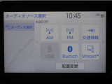 ディスプレイオーディオを装備。スマートフォンと車を繋ぐことで、これまでのナビに加えて色々なサービスが楽しめます。