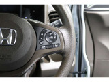 Hondaセンシングの機能のひとつ、アダプティブクルーズコントロール付!アクセルから足を離しても設定したスピードと前車との車間を保ち走行してくれます!車線維持もアシスト☆高速道路で疲労軽減ですね☆