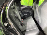 コンパクトカーですが、セカンドシートは十分な広さがあり快適にお乗りいただけます♪シートを倒して大きな荷物を積んだりと、用途の幅が広い1台です。