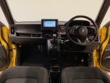 【前方視界】開放的な前方視界!運転がしやすく疲れにくいです♪窓が大きく、見通しがとっても良いおクルマですよ♪