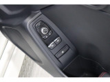 ■運転席ドアの操作しやすい位置にミラー操縦スイッチがついておりますので、ストレスなく自分のフィットする位置にセッティング頂けます。
