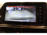 ■バックモニター■  車両後方の映像を画面に表示し、駐車などの後退操作をサポートします。