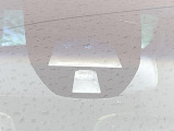 走行中に前方の車両等を認識し、衝突しそうな時は警報とブレーキで衝突回避と被害軽減をアシスト。より安全にドライブをお楽しみいただけます。