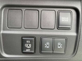両側が電動スライドドアで、左右どちらからでも乗り降りOK。更に運転席のスイッチ、インテリキーのボタンでも開閉自在。挟み込み防止機能も安心です!