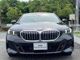 【キドニーグリル】BMWは約90年もの間、ほぼ全ての車両にひと目でBMWだと分かるこの特徴的なフロントグリルが備えられ、デザイン・アイコンとして親しまれてきました。
