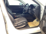 フィット感のあるシート。しっかりと支えてくれるので、長時間の運転を快適にサポートしてくれます。