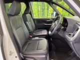 運転席シート廻りは使用感も少なく、良好な状態となっています。前オーナー様が丁寧に使っていたことがよくわかりますね。