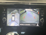 前後左右4つのカメラで、上から見たような映像をお届け、駐車時も安心、アラウンドビューモニター付(肉眼では確認し辛い左前の映像に切り替えることも可能です)。