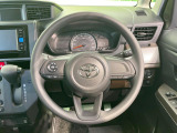 インテリアに合わせたデザインのステアリングは、運転される方のことも考え、運転しやすい形状、大きさです。是非一度、実際に触ってお確かめください。