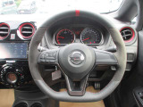 NISMO専用本革・アルカンターラ巻ステアリング(レッドセンターマーク、レッドステッチ、ガンメタクローム加飾付)