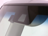 ホンダセンシング搭載。誤発進抑制機能・路外逸脱抑制機能・歩行者事故低減ステアリング・車線維持支援システム・先進車発進お知らせ機能など多彩な先進安全機能でより安全で快適なドライブを支援します。