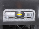 有料道路のレーン通過に便利なETC2.0車載器を装着しています。ご利用にはセットアップが必要となります。