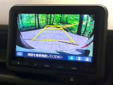 【バックカメラ】駐車時に後方がリアルタイム映像で確認できます。大型商業施設や立体駐車場での駐車時や、夜間のバック時に大活躍!運転スキルに関わらず、今や必須となった装備のひとつです!