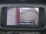 【インテリジェントアラウンドビュ-モニタ-】駐車中のクルマを、上空から見下ろしているかのような映像にして表示します。ひと目で周囲の状況がわかるため、スムースに駐車できます。