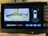 リバースギアに入れるだけで後方の表示へ切り替わります。夜間や雨の日の駐車も楽になりますよ。