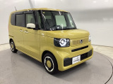 狭い駐車場でも、スライドドアならチャイルドシートへのお子さまの乗降や荷物の積載もスムーズ。
