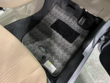 嬉しい純正フロアマット付き♪ 状態も良好です(^^♪