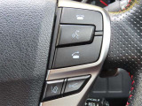 ブルートゥースに接続すれば、運転中に電話がかかってきてしまった場合もハンドルから電話を取ることができます♪とても便利な機能です。