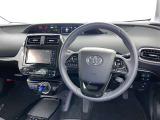 運転席まわりです。 各操作スイッチは使いやすい位置に配置されてます。