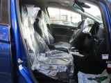 すっきりしたデザインの運転席で快適です☆