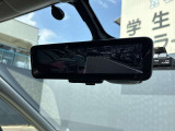 スマートルームミラーで定員乗車時や大きな荷物があっても後方視界が確保できます。