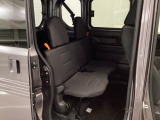 乗車人数や荷物の量、車内での過ごし方に合わせて、シートのレイアウトを変更できます。