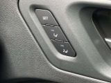 運転席シートポジションを記憶できます。