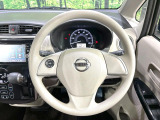インテリアに合わせたデザインのステアリングは、運転される方のことも考え、運転しやすい形状、大きさです。是非一度、実際に触ってお確かめください。