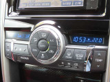 オートエアコンで車内はいつでも快適です♪
