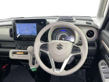 運転席まわりです。 各操作スイッチは使いやすい位置に配置されてます。