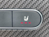 ●フロントシートヒーティング:運転席・助手席共に三段階で調節が可能なシートヒーターを装備しております。季節を問わず快適にご使用いただけます。
