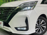 【LEDヘッドライト】悪天候や夜間走行時も良好な視界を確保し安心して運転できる高輝度LEDヘッドライトを装備!点灯速度が早く、消費電力も抑えられています。