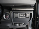主要なスイッチは運転席右下にまとめられています