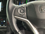 ステアリングにオーディオ操作スイッチが付いています。オーディオ画面に直接タッチしなくても操作が出来ますので、運転に集中できます。