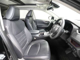 ゆったり室内で運転もしやすいです♪使い勝手の良い配置も考えられています!!