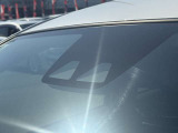 【スマートアシスト】走行中に前方の車両等を認識し、衝突しそうな時は警報とブレーキで衝突回避と被害軽減をアシスト。より安全にドライブをお楽しみいただけます。