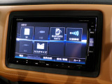 CD、DVD、Bluetooth、AM、FM、スマートフォン接続ができます。