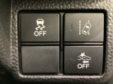 Hondaセンシング用の、VSA(ABS+TCS+横滑り抑制)解除と路外逸脱抑制機能のオンオフスイッチなどはハンドルの右側に装備しています。