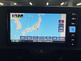 ディスプレイオーディオやカーナビは、現代のドライブにおいて欠かせない装備のひとつです。初めての場所でも迷いにくく、快適なルート案内で運転をサポートします。移動中のエンターテインメント性も高まります。