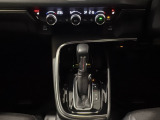 「e:HEV」は、モーター走行を中心にしながら電気エネルギーやエンジン動力を最も効率よく使い分けることができる賢いハイブリッドシステムです。