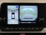 上からの視点で狭い駐車場への駐車に役立つ、アラウンドビューモニター対応メモリーナビ装備。