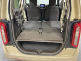 後席背もたれを倒せばちょっと大きめの荷物や長いものを積みたい時に便利です。