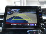 バックカメラの画像です。ガイドラインがスムースな車庫入れをサポートいたします。車庫入れの安心感がアップしますね。