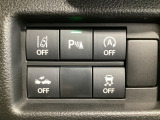 運転席脇のクラスタースイッチ部分にはアイドリングストップOFF、パーキングセンサー、その他走行系スイッチを集中配置しております。