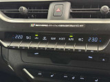 左右独立温度コントロールフルオートエアコンです。運転席、助手席それぞれで独立して温度設定ができます。冷え性の方が乗っても安心ですね♪